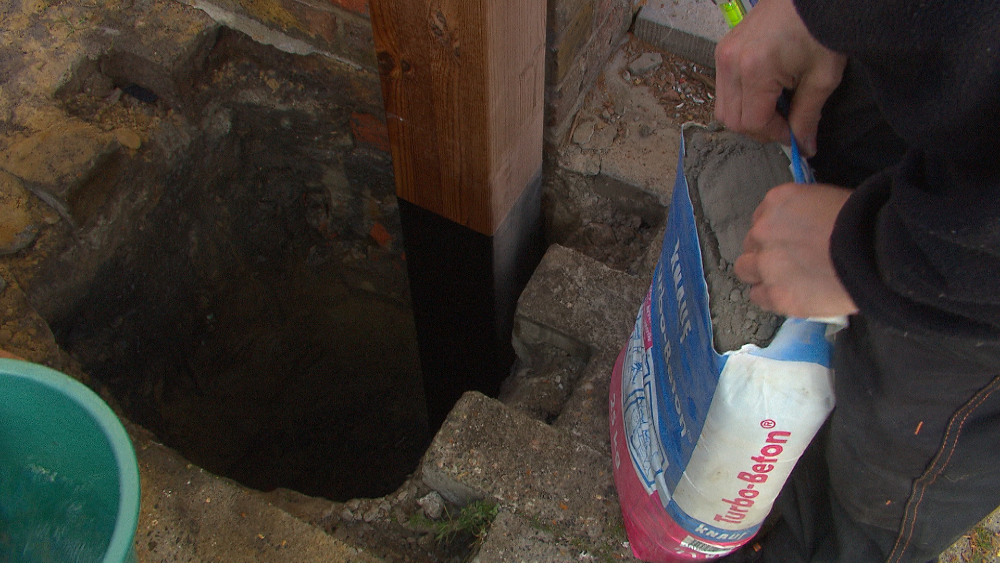 betonvoet tuinpoort maken