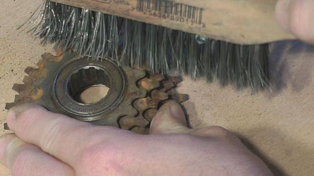 stalen borstel AFWERKING EN NAZORG