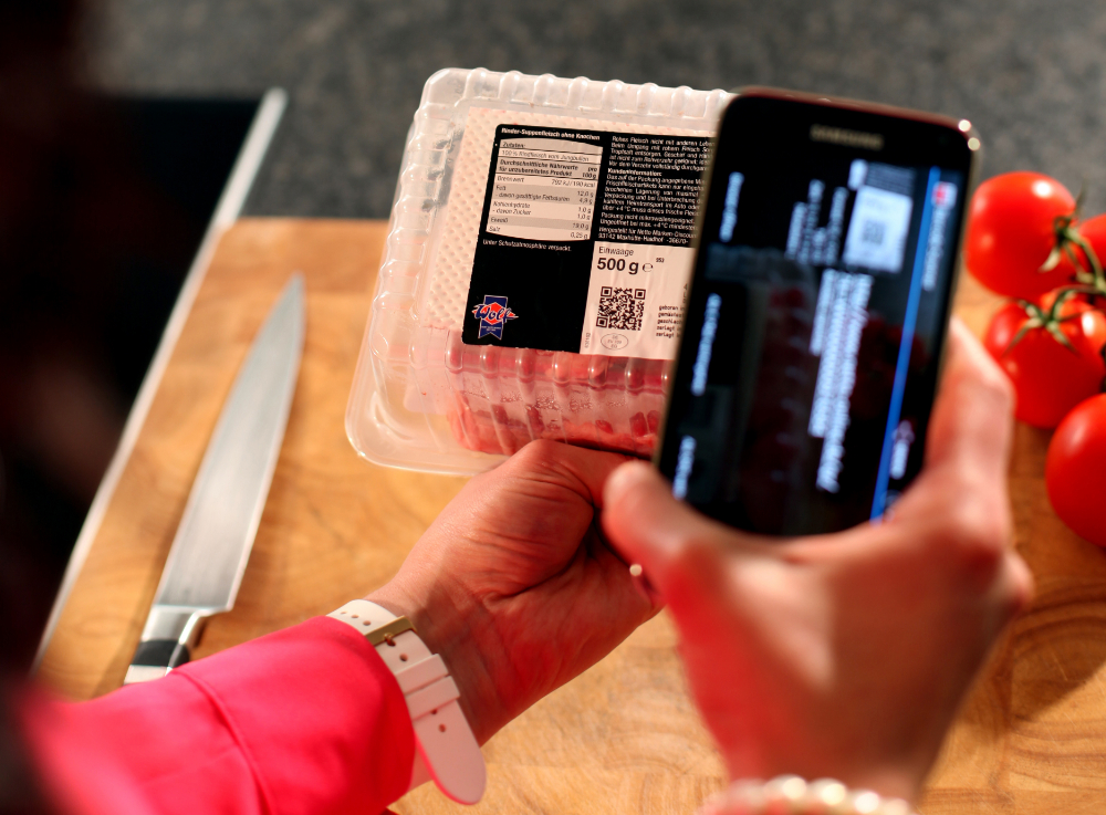 On rencontre les exigences changées des consommateurs, et des entreprises de transformations alimentaires, e.a. par des étiquettes intelligentes