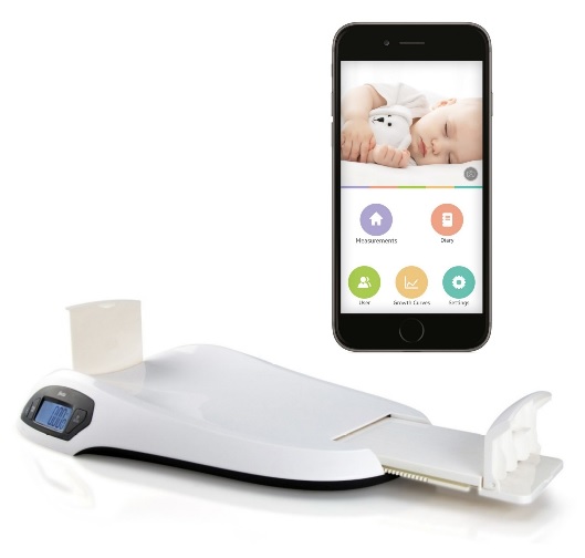 Cette balance pour b&eacute;b&eacute; d'Alecto indique le poids, la taille et le tour de t&ecirc;te du b&eacute;b&eacute; afin d'&eacute;tablir une courbe de croissance dans une appli