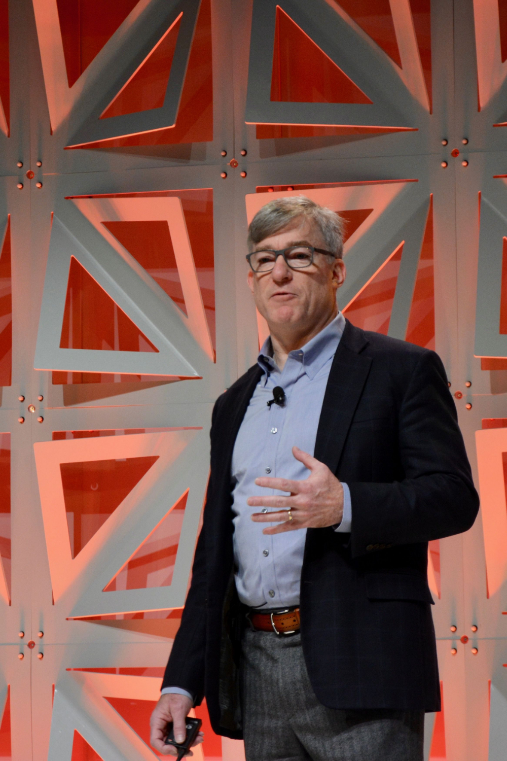 Blake Moret, CEO bij Rockwell Automation, gaf tekst en uitleg over de samenwerking met PTC
