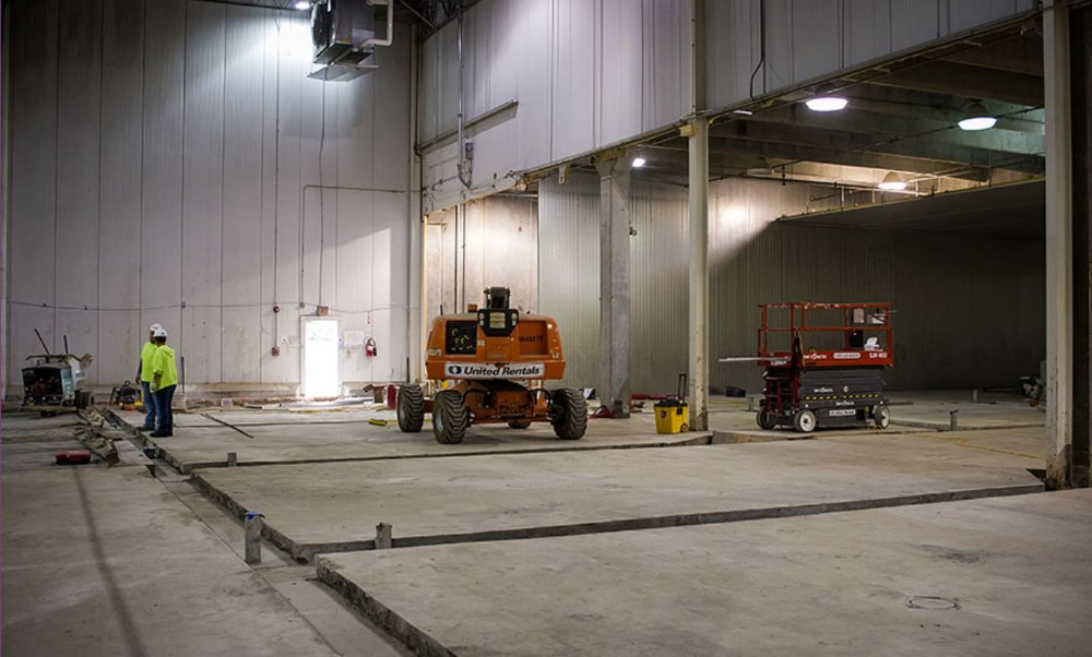 Renovaties zijn erg ingrijpend op het vlak van tijd en voedselveiligheid, zoals bij deze heraanleg van de binnenriolering in een bestaande fabriek