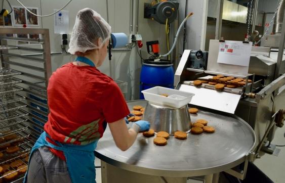 De burgers gaan uiteindelijk naar de inpakzone. In de koelcellen worden ze klaargezet voor de distributie naar de verscheidene afnemers