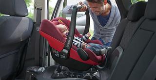 Ce si&egrave;ge-auto Pebble Plus i-Size de Maxi-Cosi, permettant le transport dos à la route d'un enfant jusqu'à 105 cm, a &eacute;t&eacute; &eacute;lu meilleur si&egrave;ge- auto dans le segment i-Size par le  Consumentenbond et l'ANWB 