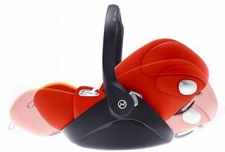 De AtonQ van Cybex beantwoordt aan de nieuwste i-Size norm en laat toe om kinderen tot 75 cm achterwaarts te vervoeren