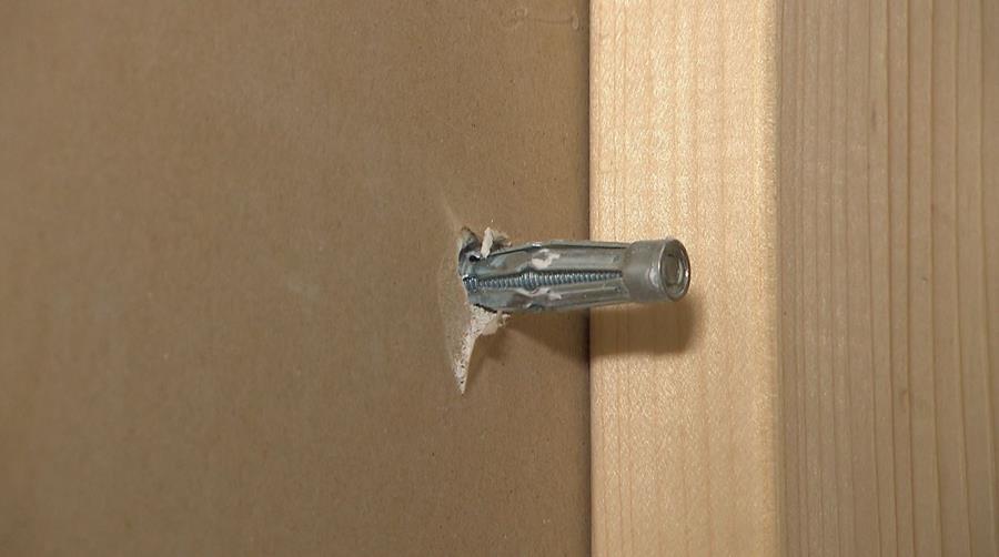 voor een metalen hollewandplug