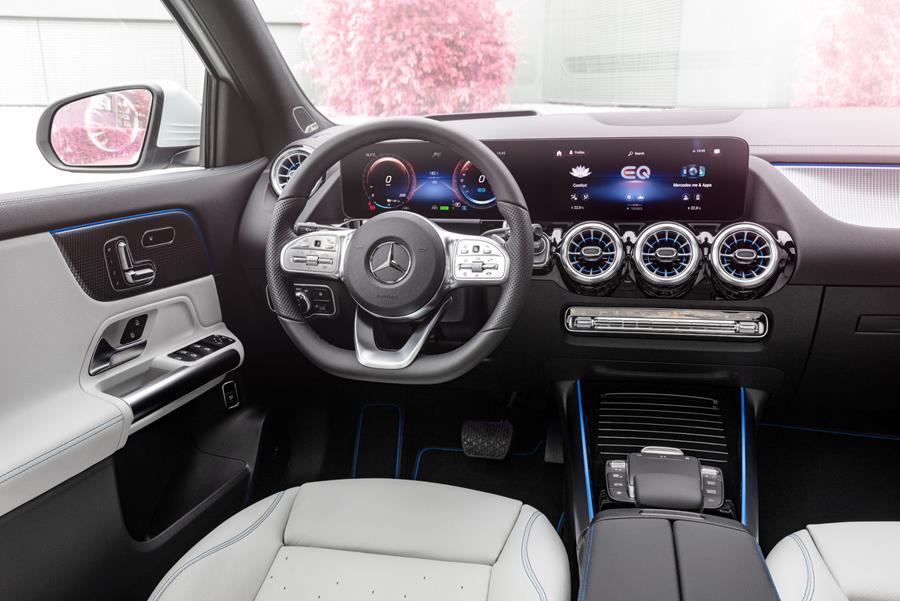 Met het Advanced-pakket worden de twee 10,25-inch beeldschermen vervangen door een widescreen cockpit