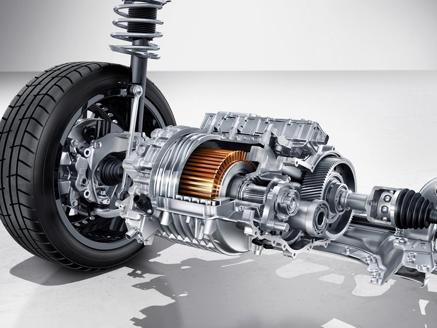 Tussen de voorwielen steekt een 140 kW/190 pk sterke asynchrone e-motor van ZF die zijn energie puurt uit een onder de vloerplaat geïnstalleerde 66,5 kWh Li-ionbatterij