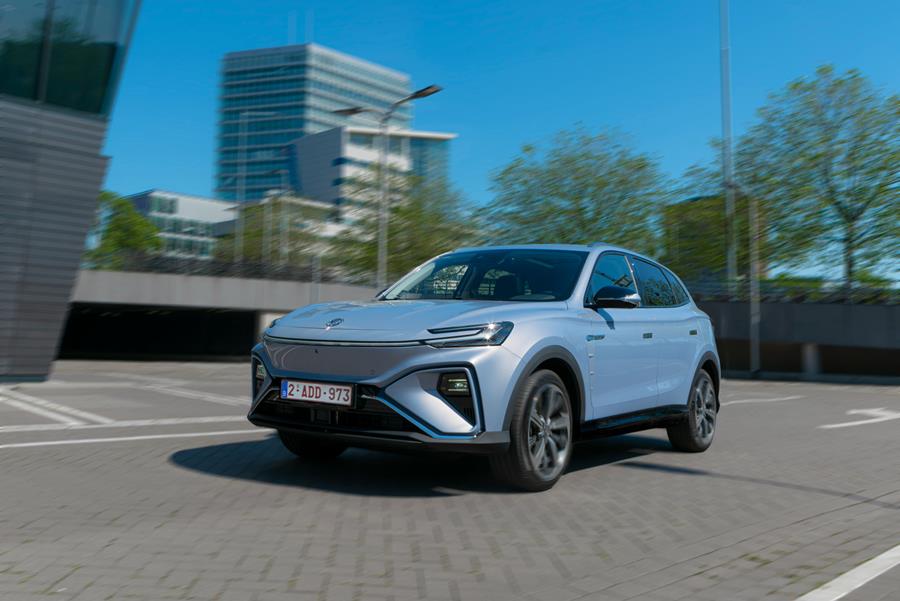 MG MARVEL R ELECTRIC: MET TWEE OF DRIE E-MOTOREN