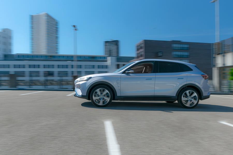 Rijtest MG Marvel R Performance AWD: Geslaagde sprong