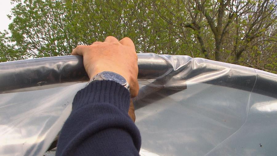 serreplastic bevestigen