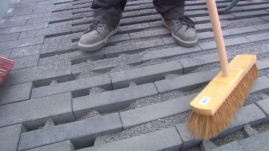 split voeg materiaal inwerken