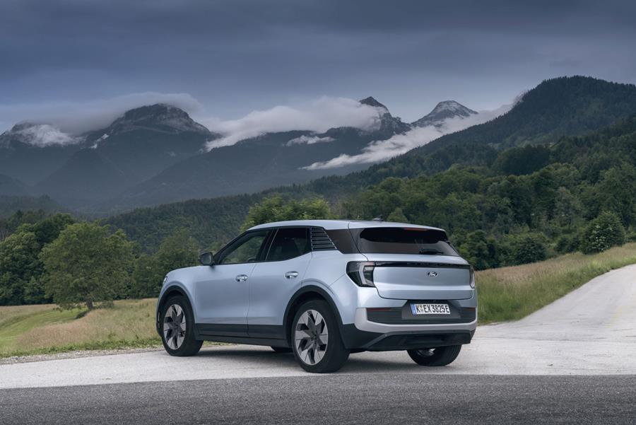 Rijtest Ford Explorer EV Extended Range 11