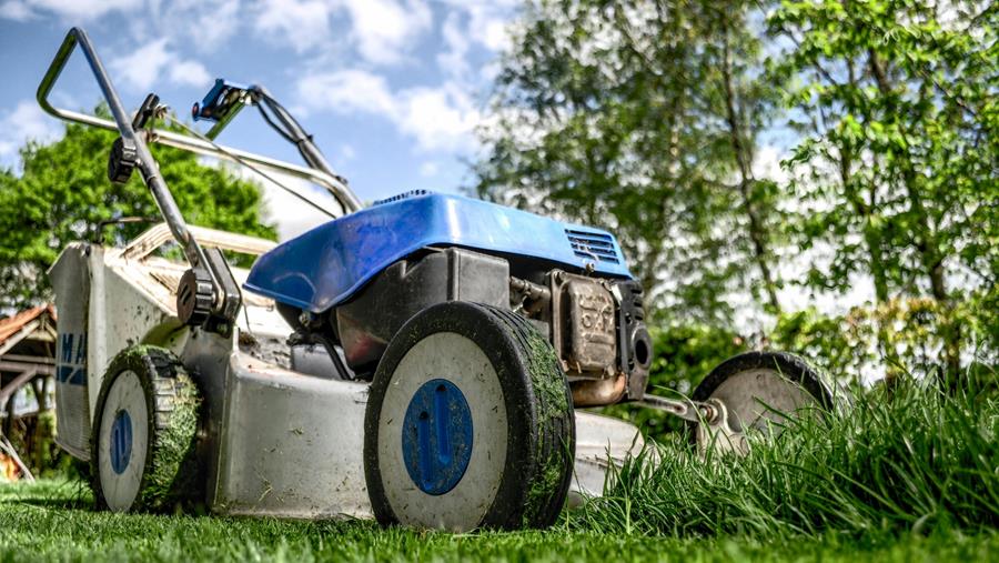 stockfoto benzine grasmaaier