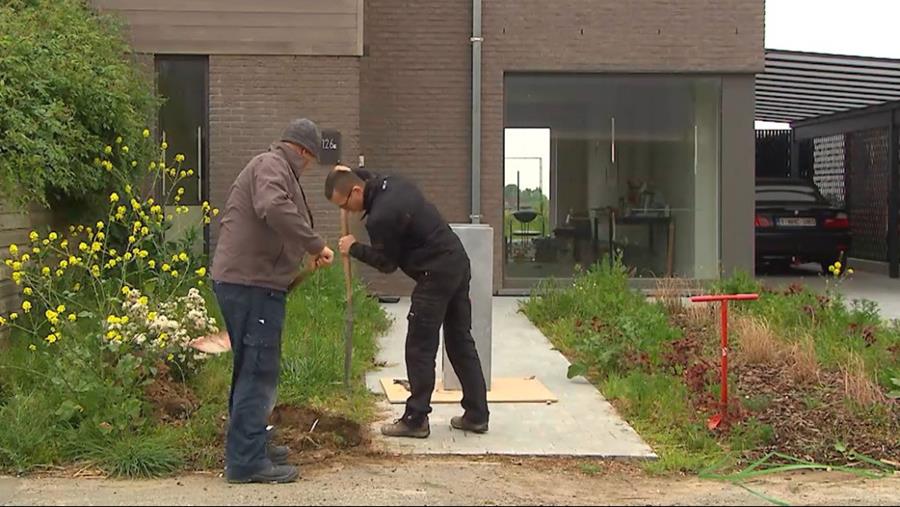 uitgraven natuursteen brievenbus