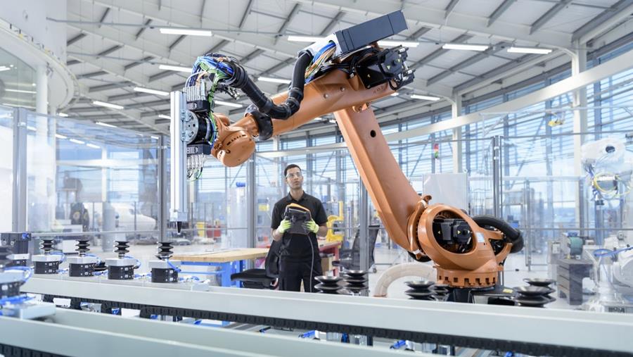 De must van een robotcontroller versus PLC